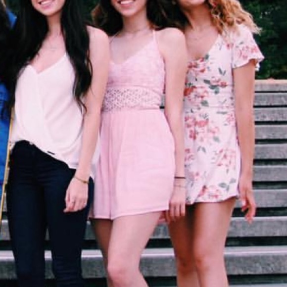 Abercrombie & Fitch -- Light Pink Crocheted Romper - Picture 4 of 6